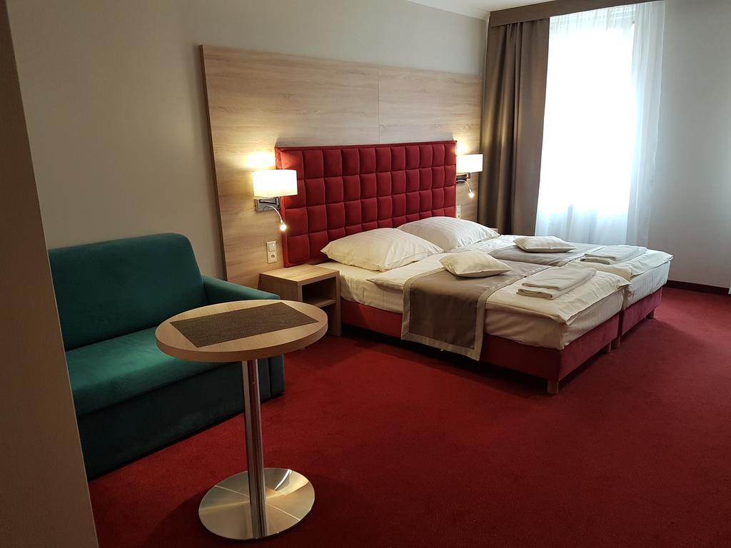 Hotel Texicana Сулехув Экстерьер фото